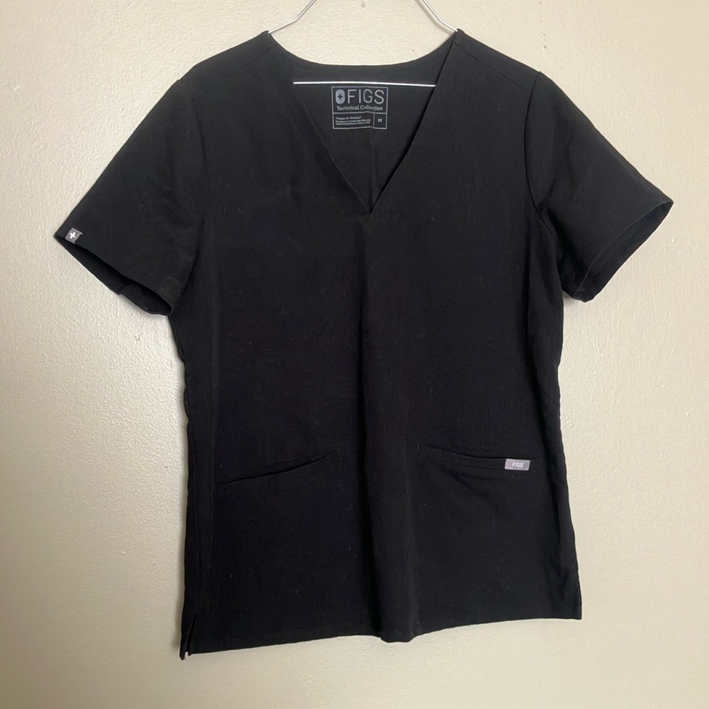 FIGS technical collection black scrub top M